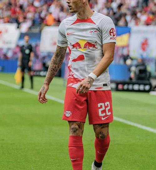 莱比锡中场施拉格不续约将离队,老将古拉茨有望续约一年