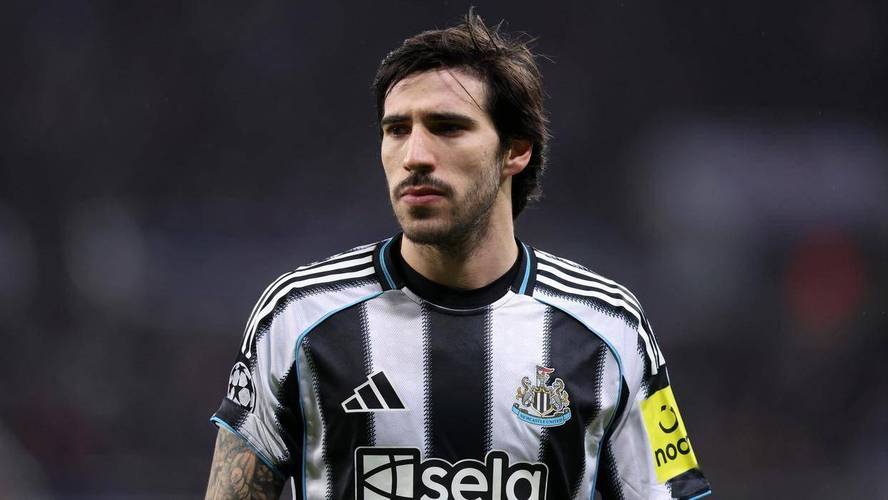 罗马诺辟谣托纳利转会,称其从未考虑冬季离队