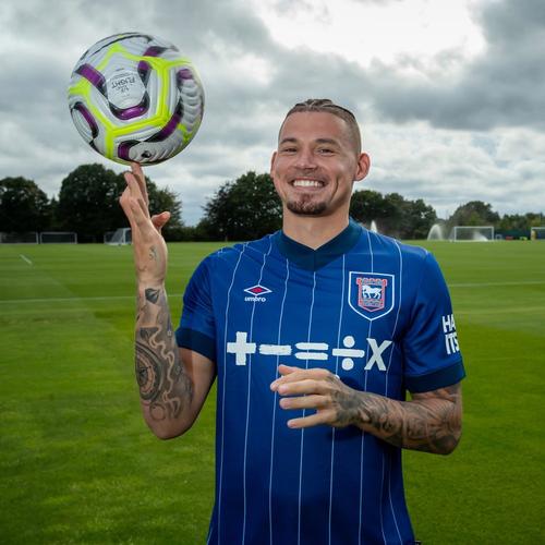 记者确认:菲利普斯租借谢菲联,曼城支付球员大部分工资