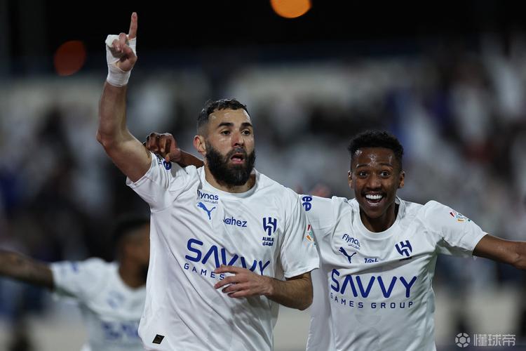 重磅！本泽马转会利雅得新月，将助球队冲击联赛第一