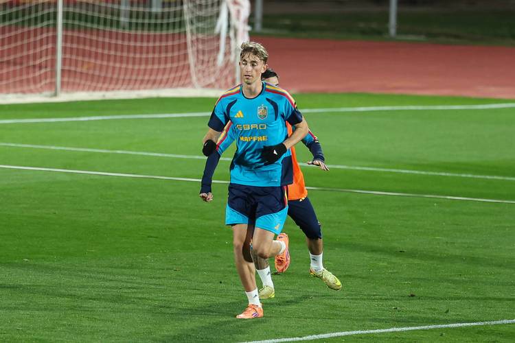 皇马后卫赫伊森表现遭质疑，近期饱受腓肠肌问题影响