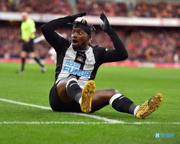 圣马克西曼自由身加盟朗斯，签约半年并选择9号球衣