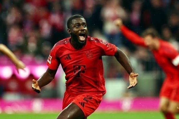 于帕梅卡诺续约停滞,哈曼指拜仁展现无能状态