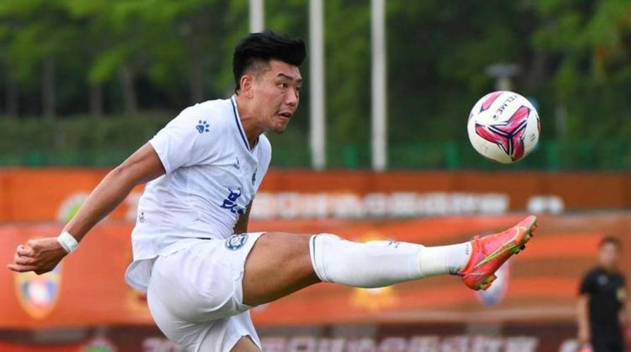 曾获中超中甲冠军,冯伯元自由身加盟陕西联合