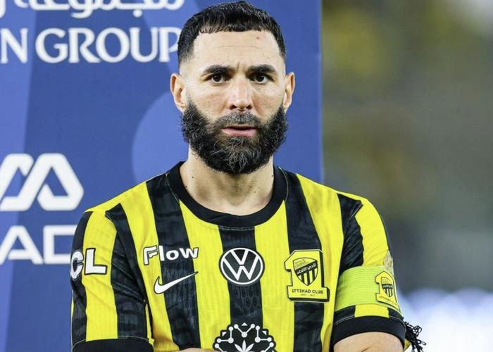 官方宣布：本泽马转会利雅得新月，合同为期一年半