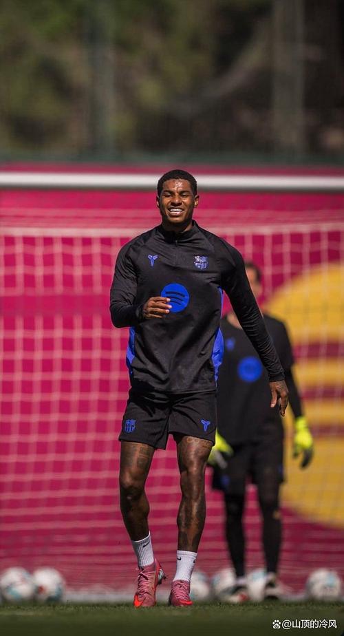 曼联球星拉什福德想留在巴萨,愿意降薪完成转会