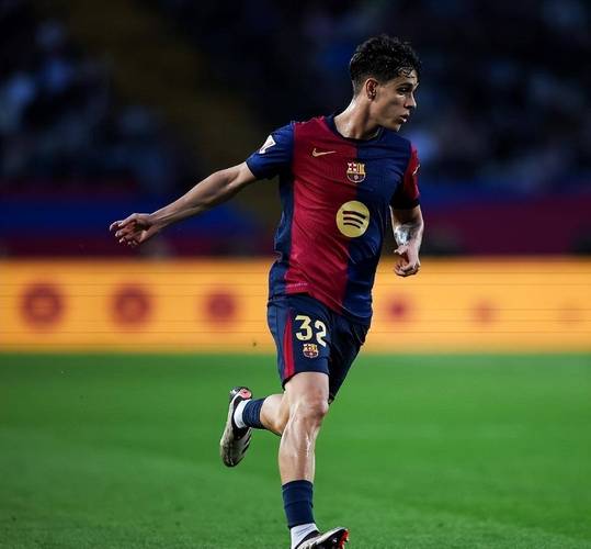 巴萨敲定未来之星！16岁英格兰边锋塔瓦雷斯完成签约