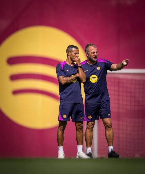 巴萨官宣：英格兰小将塔瓦雷斯正式加盟