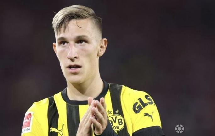 多特经理表态:对成功续约后卫施洛特贝克抱有极高期待