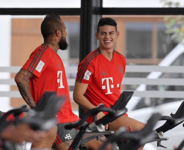 德甲拜仁团队活动纪实：泰根湖餐厅晚餐促进球员关系