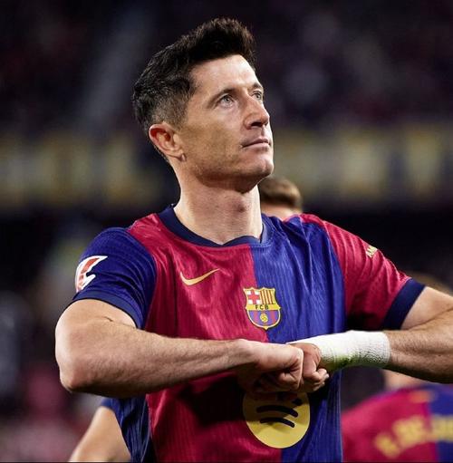 莱万称未感觉运动能力下降，巴萨调整高位压迫策略