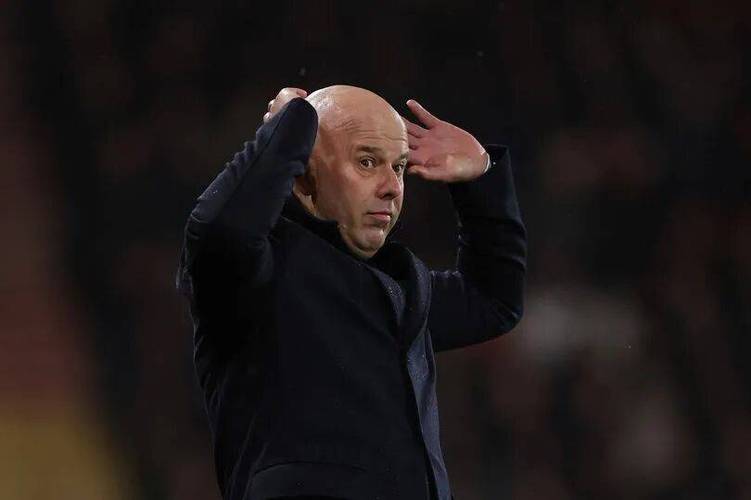 首次绝杀遭争议判罚，成功绝杀后詹俊社交媒体感叹