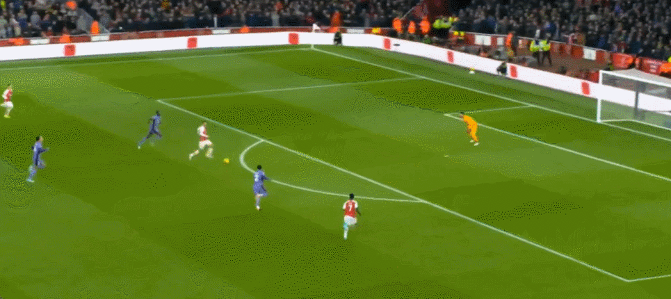 西蒙斯传球失误送大礼，特罗萨德拦截射门偏出目标