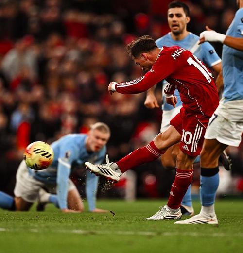 斯洛特揭秘绝杀幕后：半场直言球员表现糟糕，终迎运气转折