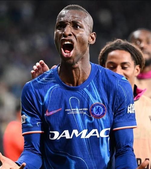 德天空权威辟谣：凯恩与巴萨的转会传闻没有根据