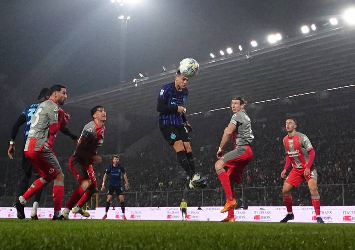 罗马vs克雷莫内塞全场最佳:克里斯坦特传射立头功