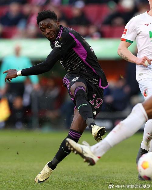 拜仁官方更新伤情：阿方索·戴维斯进行跑步康复训练