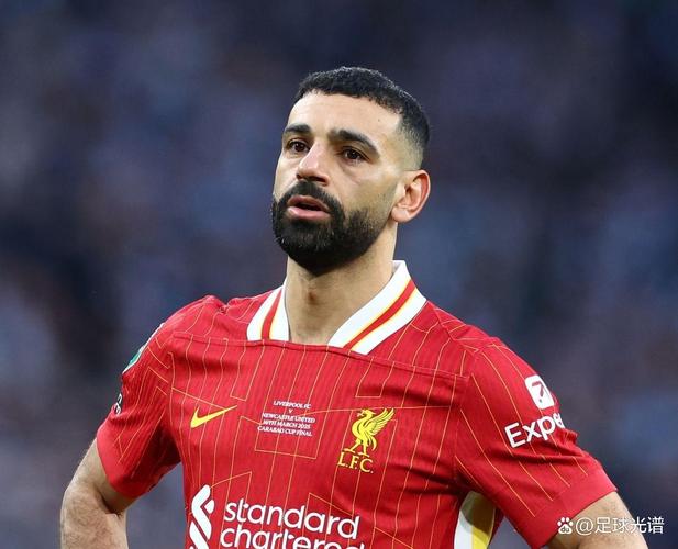 萨拉赫奖杯柜引关注，凯尔凯兹社媒分享满满成就