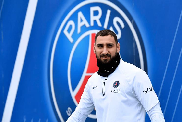 米兰门神多纳鲁马27岁，251场失265球数据引发球迷回忆