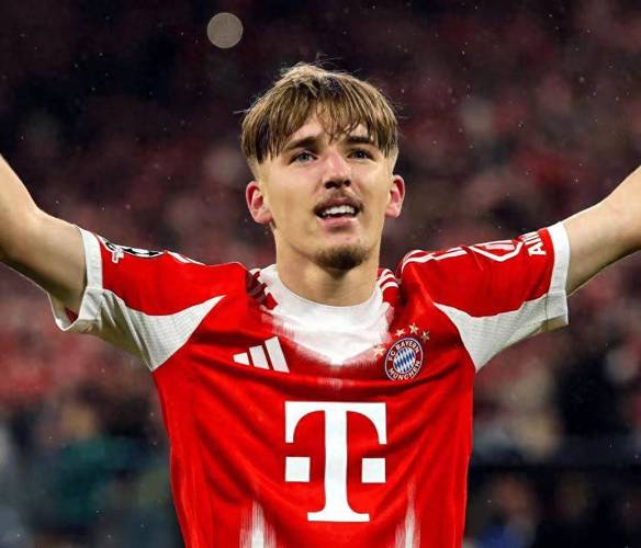 拜仁新星卡尔成年礼:考取驾照后独自驾车参与训练