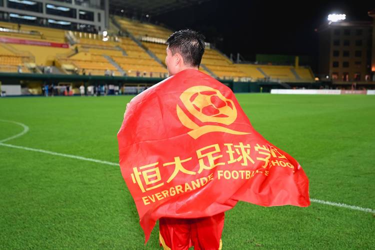 刘佳乐正式转会铜梁龙，恒大足校友好协商达成