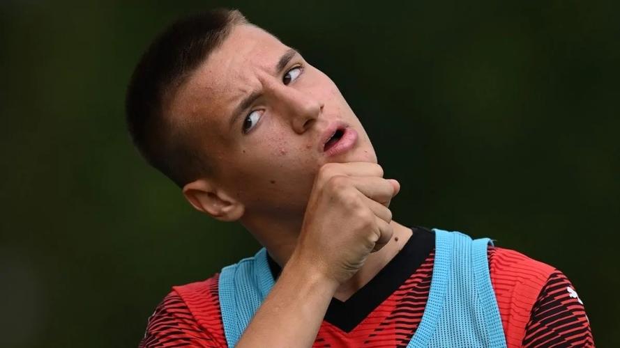 索博客串右后卫成焦点，欧洲多家豪门伺机而动求购