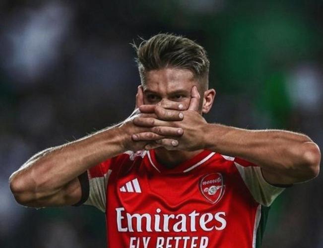 约克雷斯强调：对阵狼队后的团队交流是情绪宣泄良方