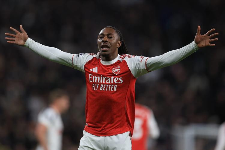 鲁尼点评:埃泽必须更加努力,热刺表现明显退步