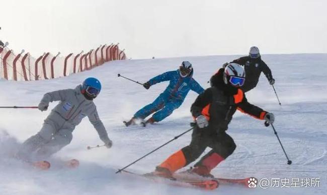 足球巨星贝克汉姆度假途中，救助滑雪受伤游客暖心一幕