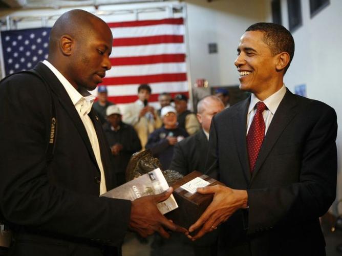 卡尔称与巴拉克关系亲密,情同父子