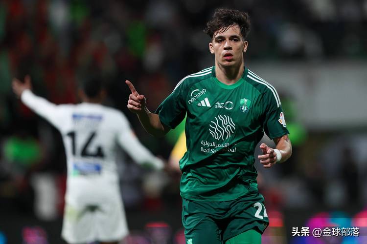 单季18球！伊戈尔·蒂亚戈即将刷新小蜜蜂队史纪录