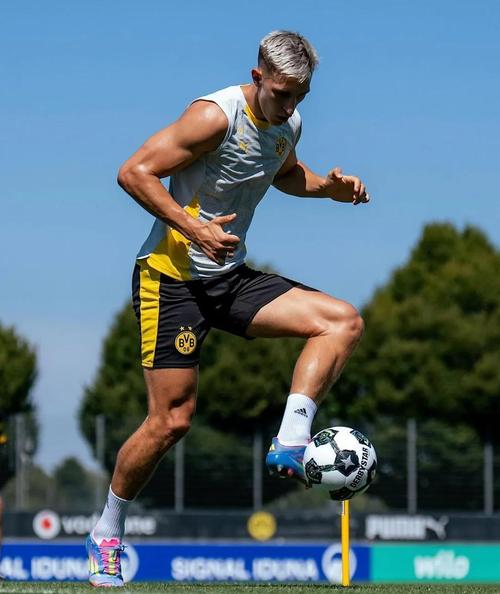 施洛特贝克回应点球:尝试一切未能成功,接触程度很轻