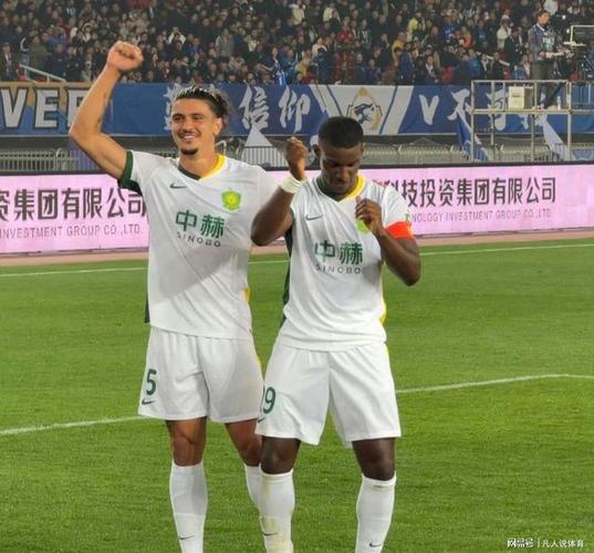 法比奥张玉宁双鬼拍门,恩科洛洛传中滑门而过