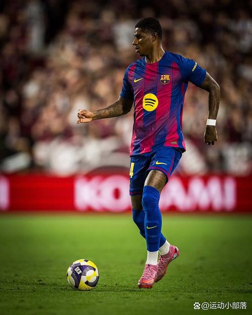 拉什福德转会巴萨达成协议，降薪签约三年