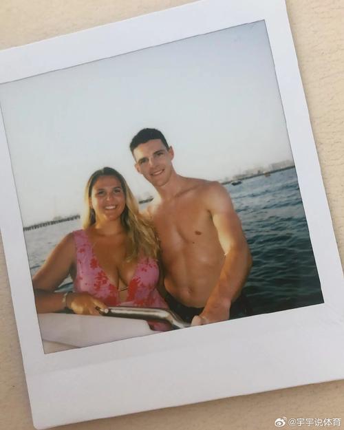 英超球迷行为越界：热刺球迷攻击赖斯妻子外貌