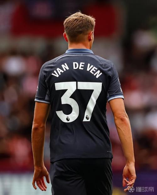 新帅图多尔指挥首秀，范德芬执行不力成比赛焦点