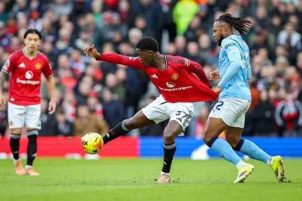 连续7场首发!梅努达成曼联生涯第50次英超首发里程碑