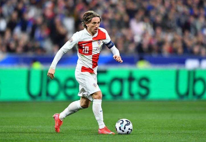 评分8.4全场最高!莫德里奇2次拦截4次关键传球