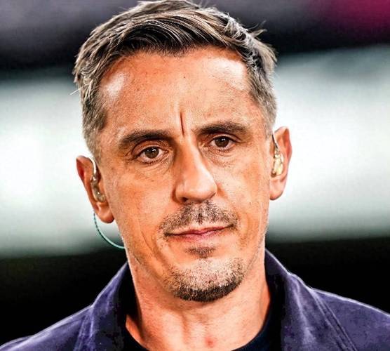 内维尔点评:拉亚本赛季发挥出色,堪称不可思议的门将