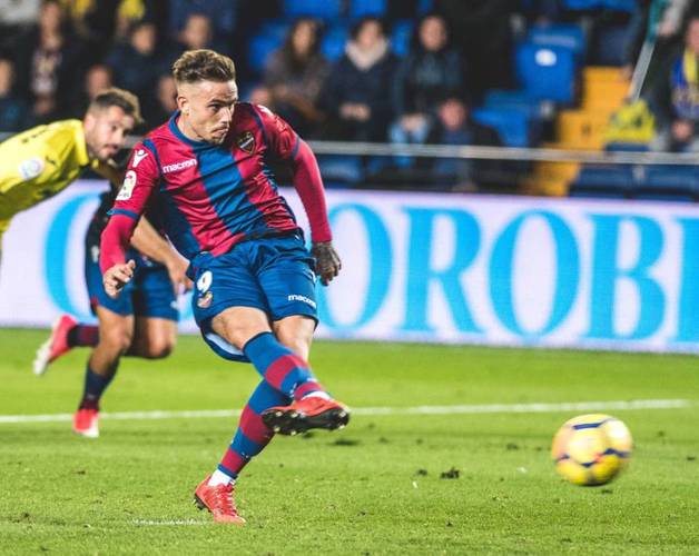 对阵莱万特吃牌,马丁停赛错过比利亚雷亚尔比赛