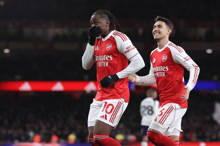 阿森纳客场力克热刺完成双杀，成就英超四连胜纪录