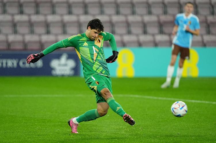 太阳报：拉门斯获曼联更衣室认可，成赛季最佳签约